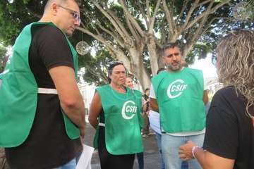 Representantes sindicales de CSIF se concentraron ante las puertas del Ayuntamiento para exigir a Función Pública el nombramiento de un interventor/TA.